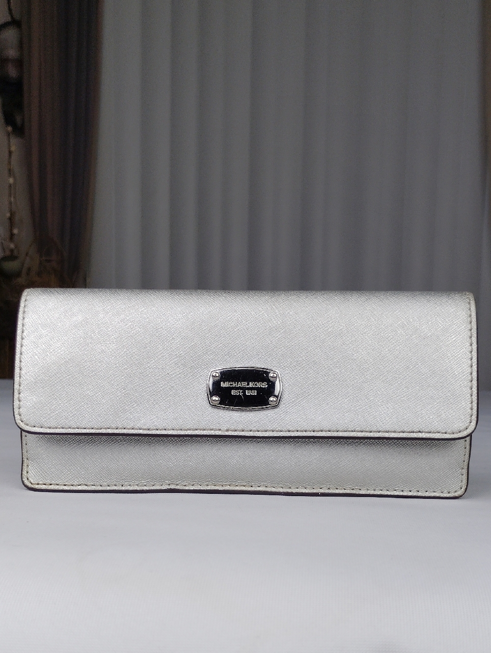 Michael Kors Metallic Silver Saffiano Leather Wallet - Picture 1 of 16
